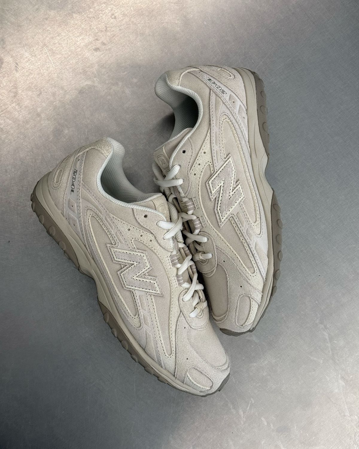 New Balance 204L